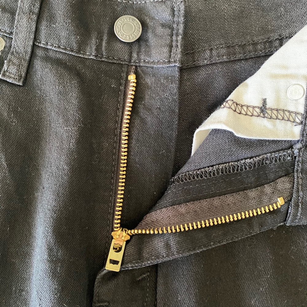 Black Men’s 32 x 32 505 Jeans. Straight leg. NWT. Black button and rivits. - Picture 4 of 4